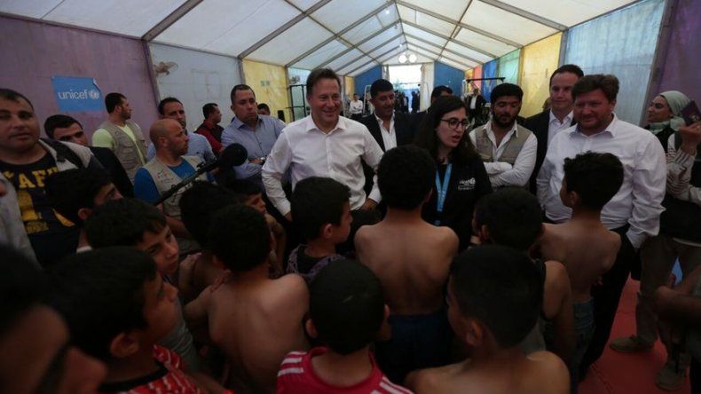 Gobierno selecciona a 10 docentes para enseñar español e inglés en Jordania