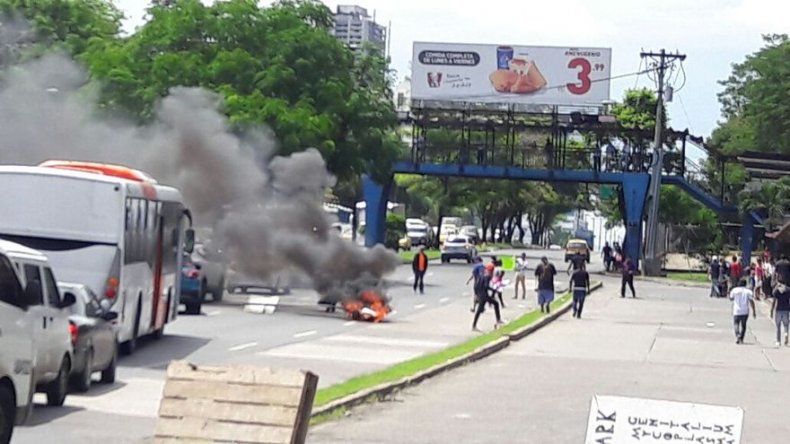 Reabren vía Transístmica tras cierre por estudiantes de la UP