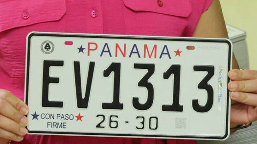 Eslogan Con paso firme en placas vehiculares Eslogan Con paso firme en placas vehiculares