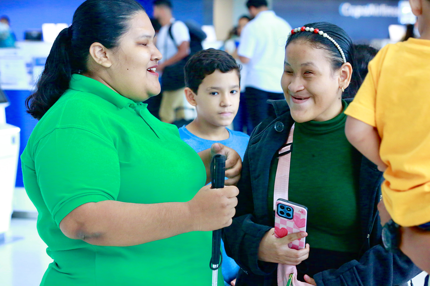 Panameños beneficiados por el IFARHU. Panameños beneficiados por el IFARHU.