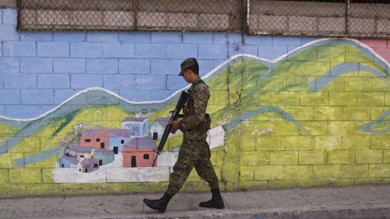 El Salvador: millonario embargo a exfuncionarios