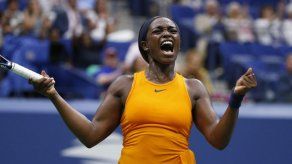 Stephens doblega a Azarenka bajo techo en el US Open