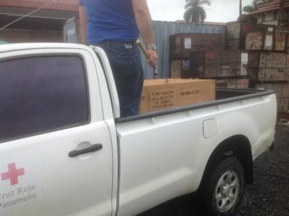 Gran recolecta de agua embotellada para Azuero en edificio Medcom