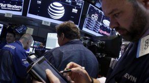 Fusión de AT&T y DirecTV crearía coloso de TV paga