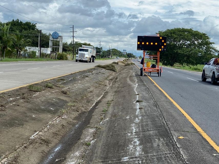 Trabajos de limpieza del MOP en Penonomé.