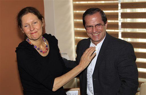 Madre de Assange: Respetaremos la decisión que tome Ecuador