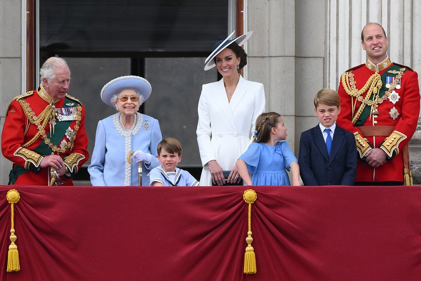 Los miembros de la familia real viajaron a Balmoral para ver a la reina Isabel II.