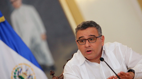 Expresidente salvadoreño Funes es condenado por tregua con pandillas