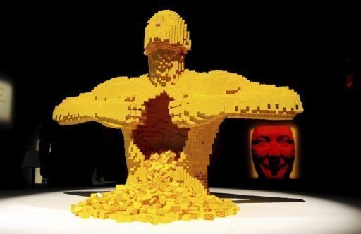 Réplicas de Van Gogh y dinosaurios en la mayor exposición de Lego