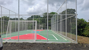 Descentralización inaugura proyecto para la construcción de canchas de fútbol.