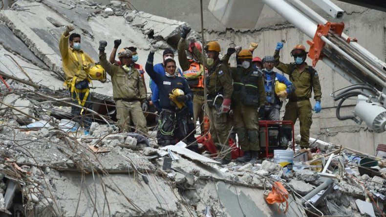 Prolongarán rescates tras sismo en México hasta que se agoten señales de vida