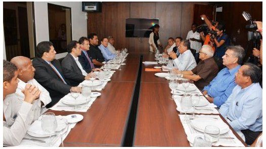 Grupo de Molirena Vive se une a filas del PRD para apoyar a Navarro