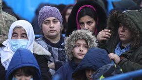 La UE ha acusado a Lukashenko de orquestar la llegada masiva de migrantes en su frontera oriental en represalia por las sanciones que el bloque le impuso a Bielorrusia por su violenta represión de protestas democráticas.