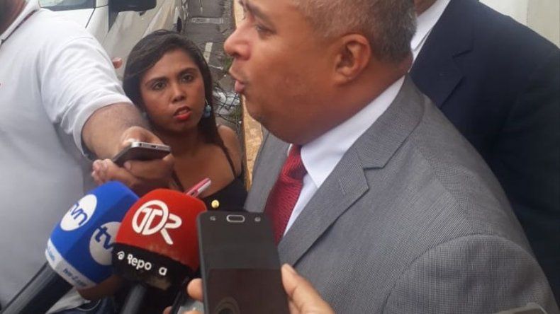 Defensa de Martinelli presentará querella contra De Saint Malo por supuesto show político