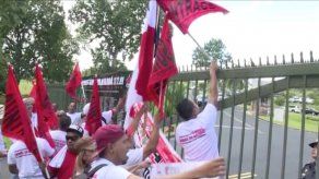 Frenadeso y Suntracs protestan en embajada de EEUU en honor a víctimas de la Invasión