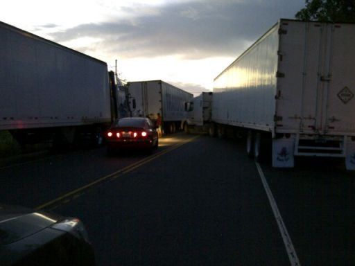 Camioneros bloquean Interamericana en varios puntos