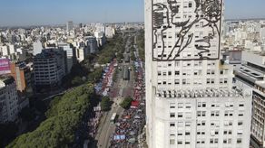 Al paro de actividades se sumaron concentraciones de transportistas con sus vehículos en rutas de distintas provincias productoras de cereales y oleaginosas como Buenos Aires, Santa Fe, Córdoba, y Entre Ríos.