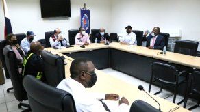 El director de la ATTT,Miguel Martínez, se reunión con los taxistas. El director de la ATTT,Miguel Martínez, se reunión con los taxistas.