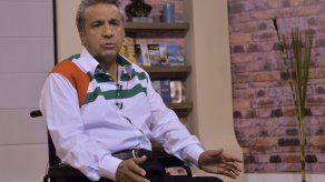 Moreno visita zona cero del sismo de Ecuador