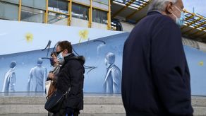Los asesores de salud pública del gobierno apoyan restricciones de aforo más duras para negocios debido a la pandemia.