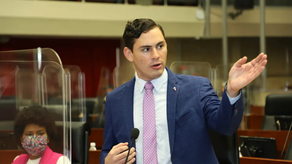 &nbsp;Juan Diego Vásquez