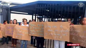 Docentes del Colegio Moisés Castillo Ocaña protestan