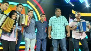 Participantes de Cuna de Acordeones prendieron el baile durante lanzamiento