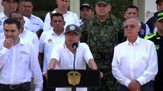 Gobierno de Colombia suspende órdenes de captura de negociadores de paz del ELN