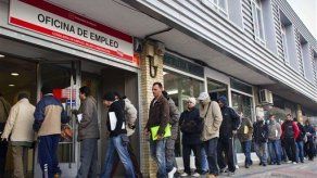 España: Desempleo baja ligeramente y da respiro al gobierno
