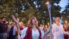 Devotos de antigua religión griega se congregan en el Olimpo