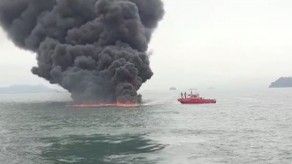 Rescatan tres tripulantes de yate incendiado en Isla Flamenco