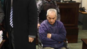 Muere cura italiano condenado a 42 años de cárcel por violar niños sordos en Argentina