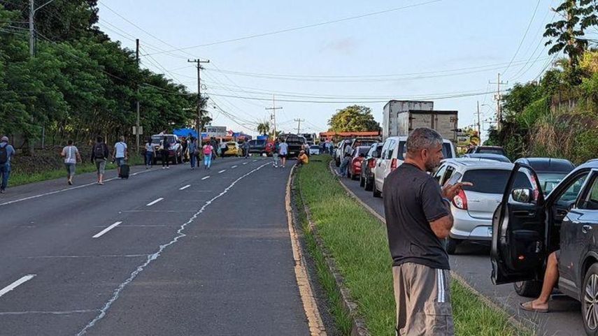 Cierre de vía en Chame.