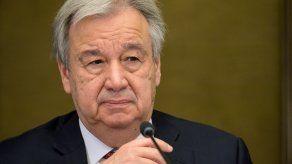 Según Guterres los talibanes están imponiendo restricciones severas de los derechos humanos en las áreas bajo su control, actuando particularmente contra mujeres y periodistas.