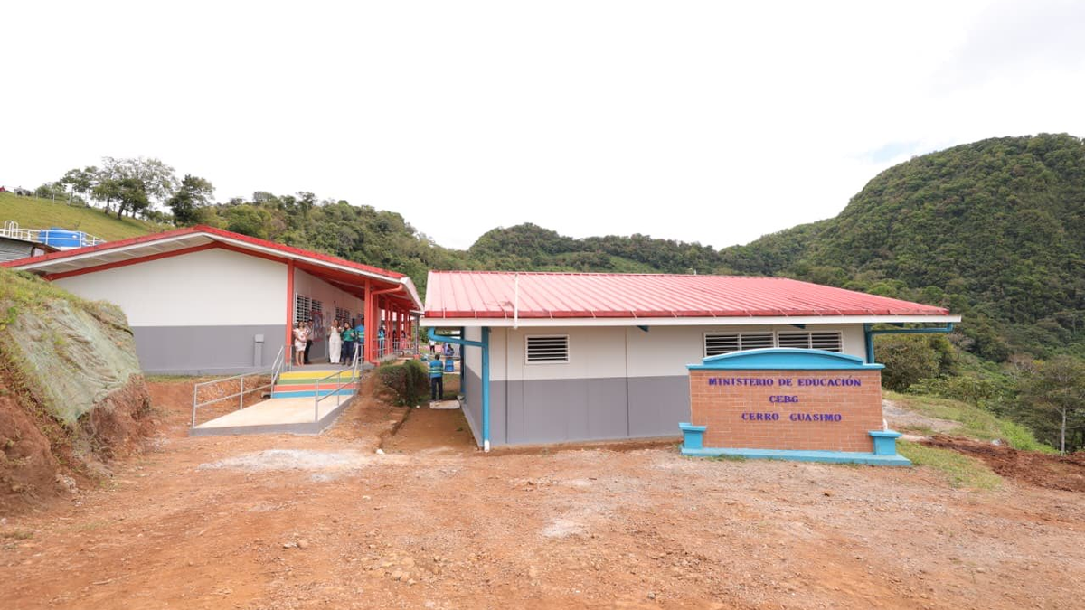Centro Educativo Cerro Guásimo en la comarca Ngäbe Buglé. Centro Educativo Cerro Guásimo en la comarca Ngäbe Buglé.