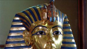 Egipto: Pegan con resina epoxídica barba del rey Tutankamón