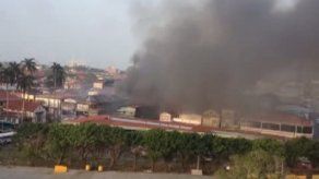 Incendio consume inmueble en Ciudad de Colón