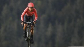 Nairo Quintana se somete a cirugía en ambas rodillas