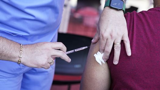 La mayoría de los casos de viruela símica en Estados Unidos han sido en hombres que tienen relaciones sexuales con hombres, pero los funcionarios han resaltado que cualquiera puede contraer el virus.