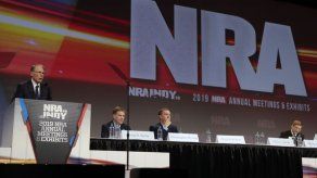 Oliver North deja presidencia de Asociación Nacional del Rifle tras disputa interna