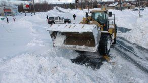 Rescatan a dos niños sepultados por la nieve lanzada por una pala quitanieves