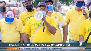 Extrabajadores del IRHE protestaron esta mañana en la Asamblea Nacional