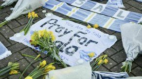 Reanudan la búsqueda del avión del delantero argentino Salas