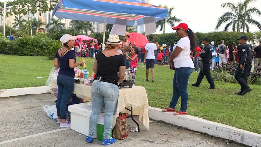 Los vendedores de alimentos deben contar con todos los permisos exigidos.