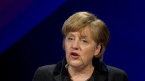 Merkel pide medir bien las palabras al abordar crisis del euro