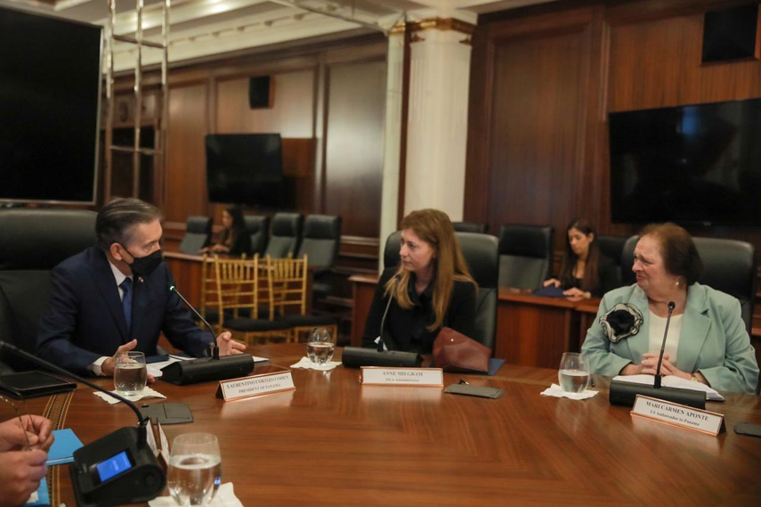 El presidente se reúne con la directora de Control de Drogas de EE.UU.