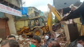 Una decena de muertos al derrumbarse un edificio en Bombay