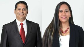 Pedro Adán Gordón y Marie Schossow, representantes de Panamá en comisiones de la FIFA.