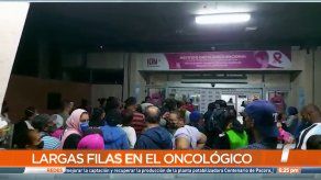 Pacientes del Oncológico se quejan de las largas filas que deben formar para recibir atención