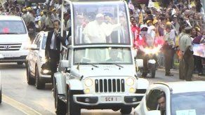 El papa Francisco llega a Santiago para visita a Chile y Perú